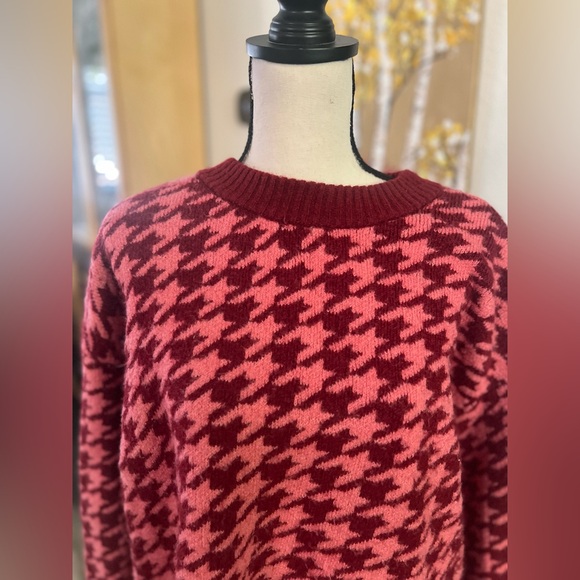 Ava & Via - pink & burgundy houndstooth sweater - Picture 2 of 10